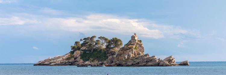 /db_assets/images/blog_cover/petrovac-a-peaceful-bay-on-the-montenegrin-coast-113008-750x250.jpg